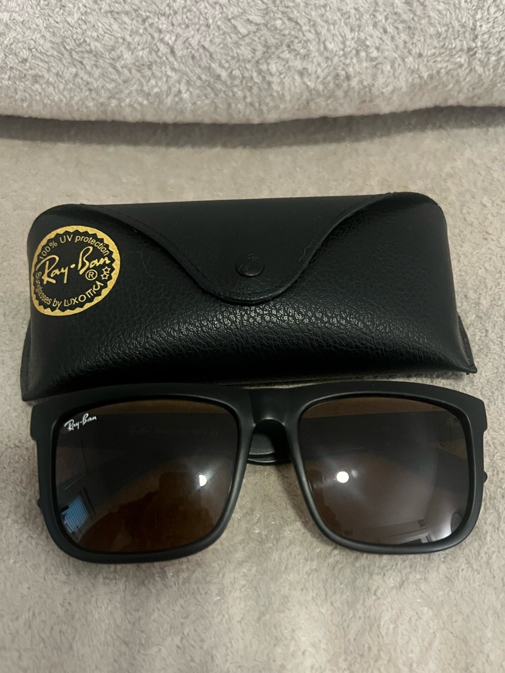 SALE- Unisex Ray-Ban Black Frame Sunglasses with Brown Lenses - Classic